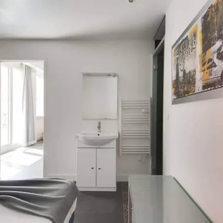 Cosy Pres Du Marais Apartment *